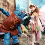 Jéssica Canoletti como Fada Dalila, contracenando com o boneco Roy (Luciano Ottani)